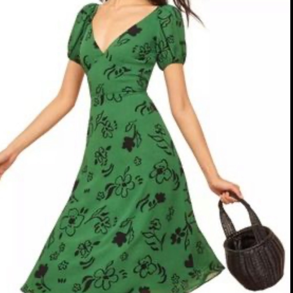 Reformation kacey v neck puff sleeve dress. Excellent condition.